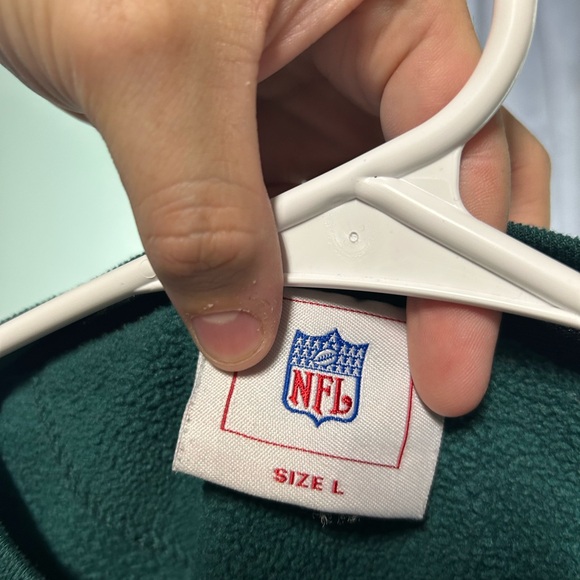 Philadelphia Eagles Green Sweatshirt - Picture 3 of 3